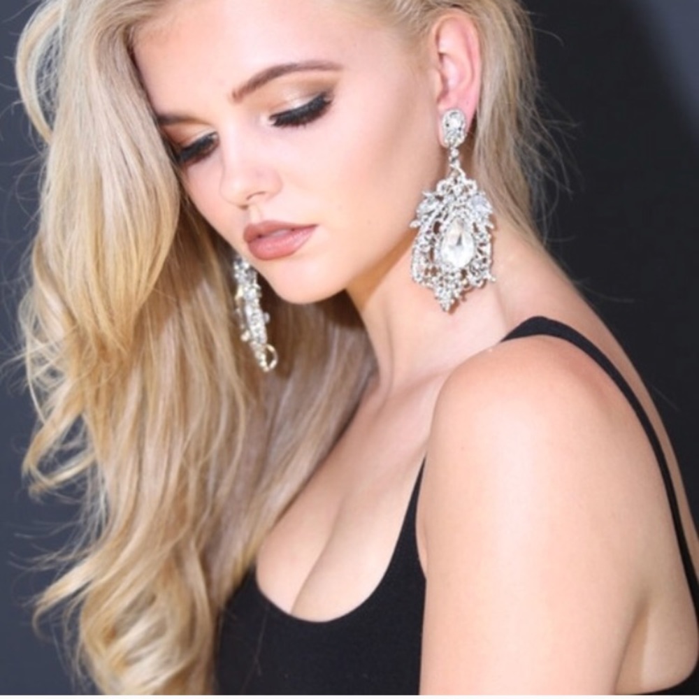 LARGE Pageant Earrings Aria in Silver - Picture 3 of 8